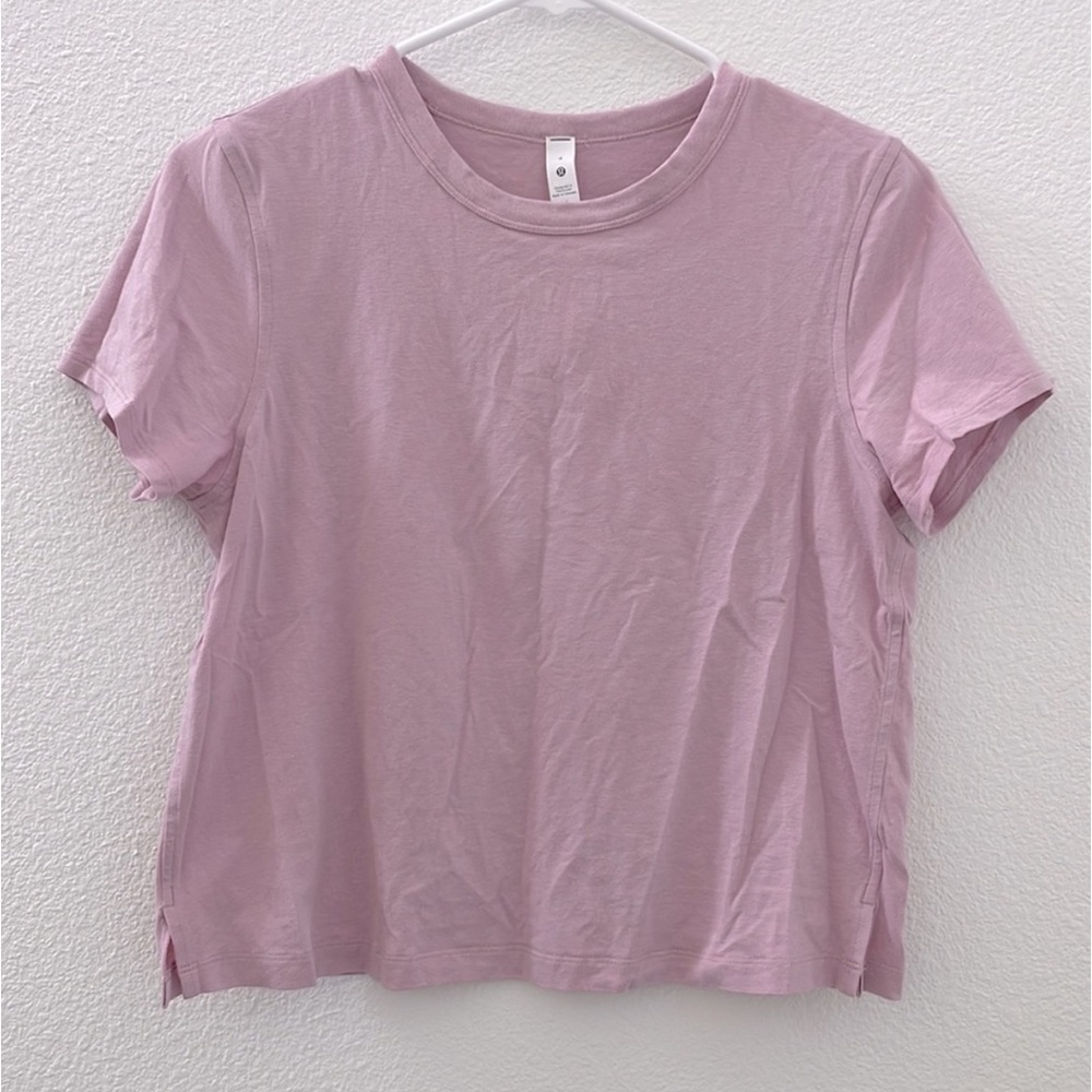 Lululemon size 4. Classic Fit Cotton-blend Tee.